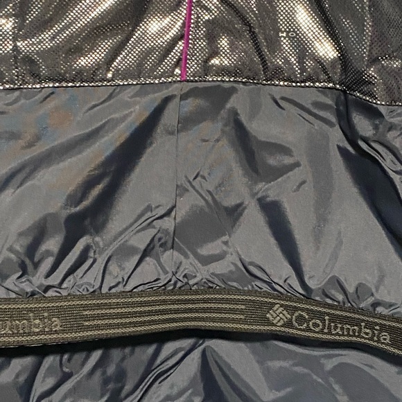 Columbia jacket with Omni heat and omni technology perfect for outdoors winter. - Picture 7 of 10